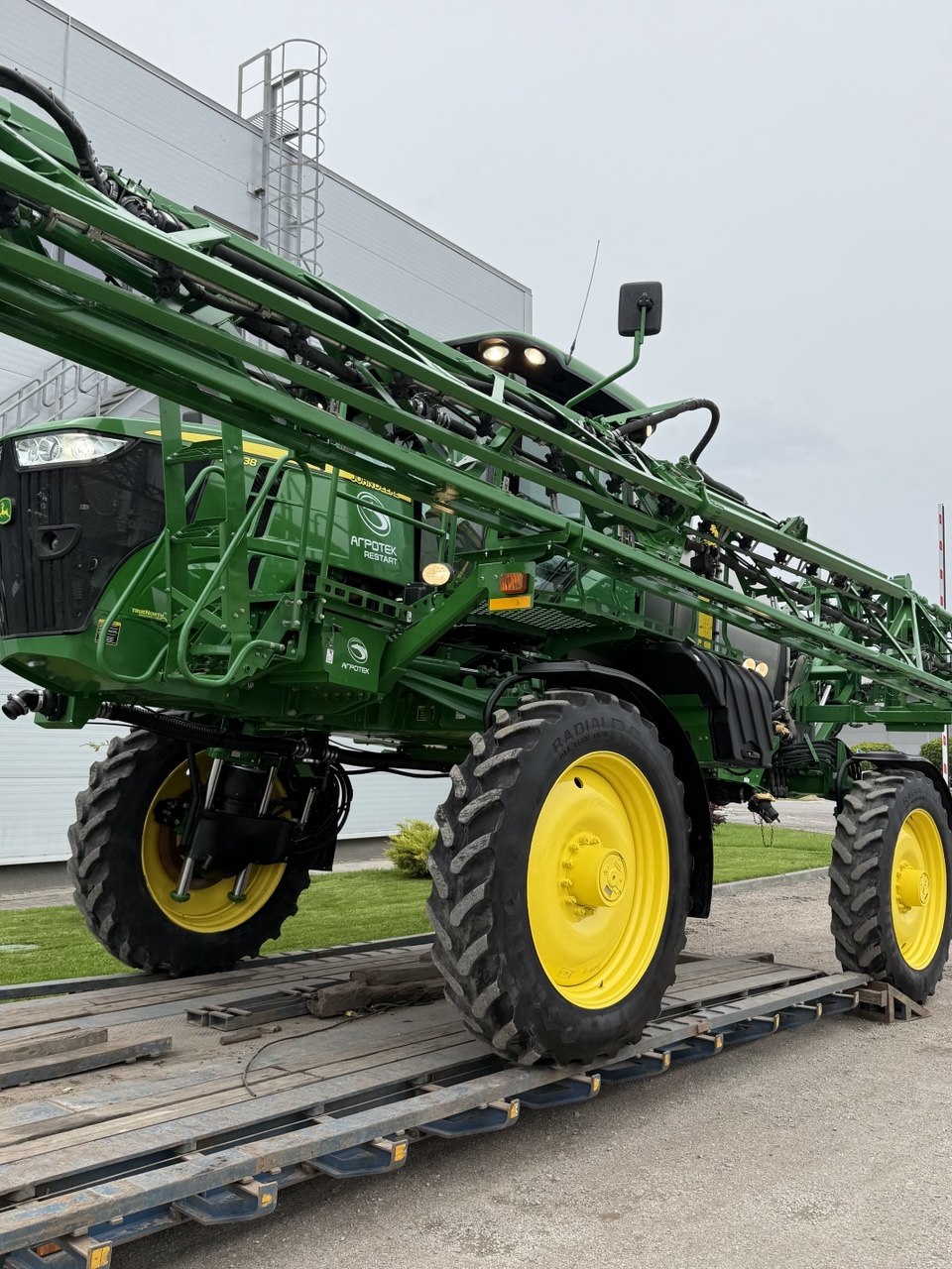 Обприскувач John Deere - R4038, 2014