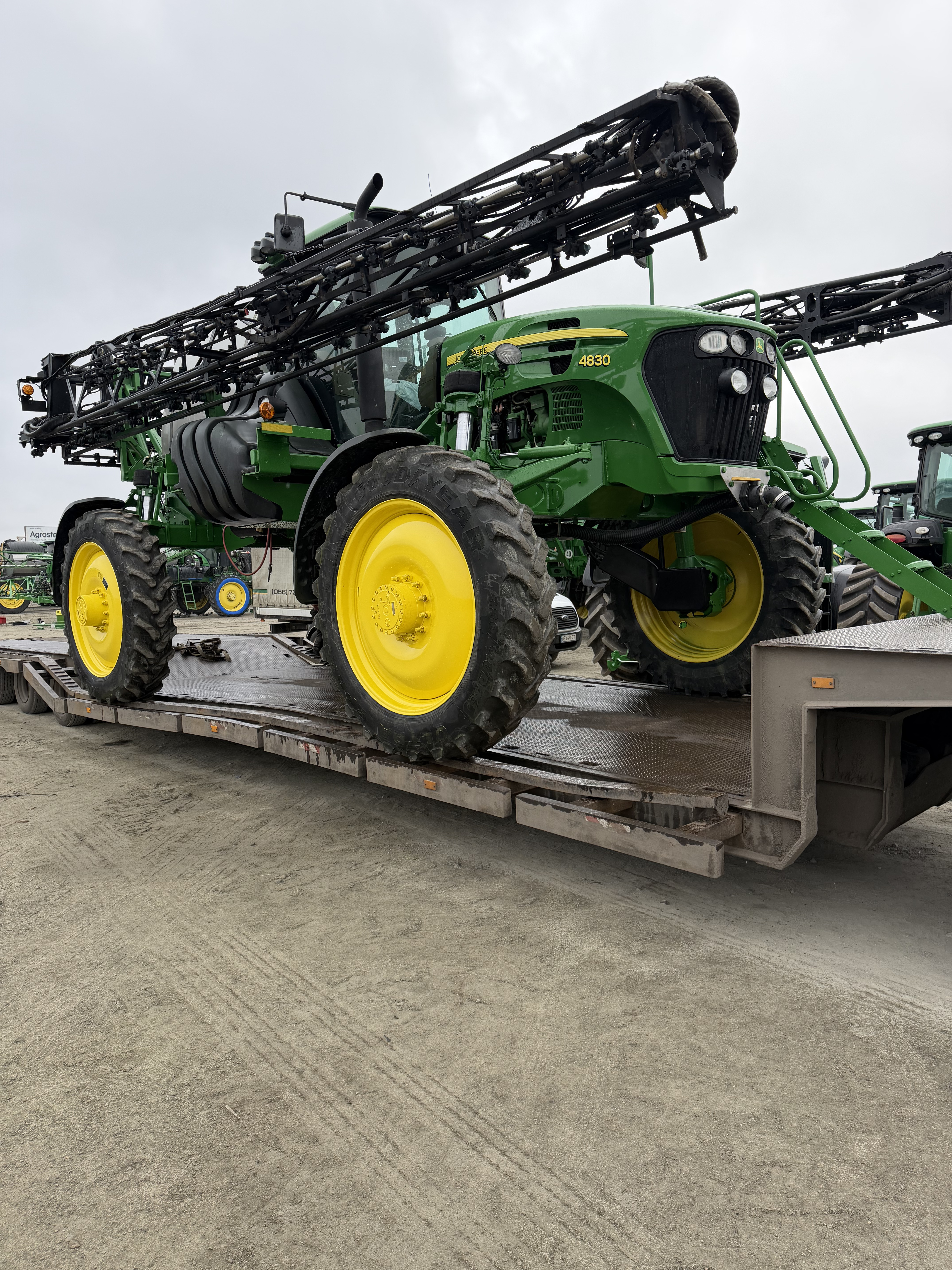 Опрыскиватель John Deere - 4830, 2011