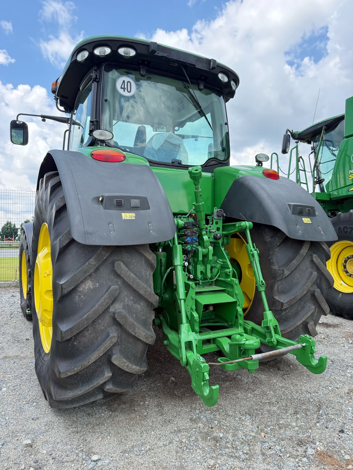 Трактор John Deere - 8335R, 2012