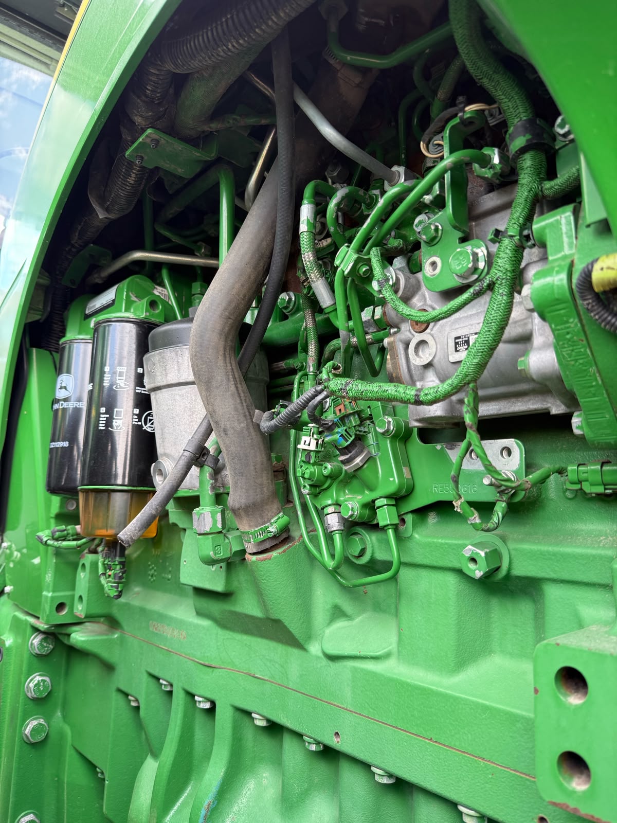 Трактор John Deere - 8335R, 2012