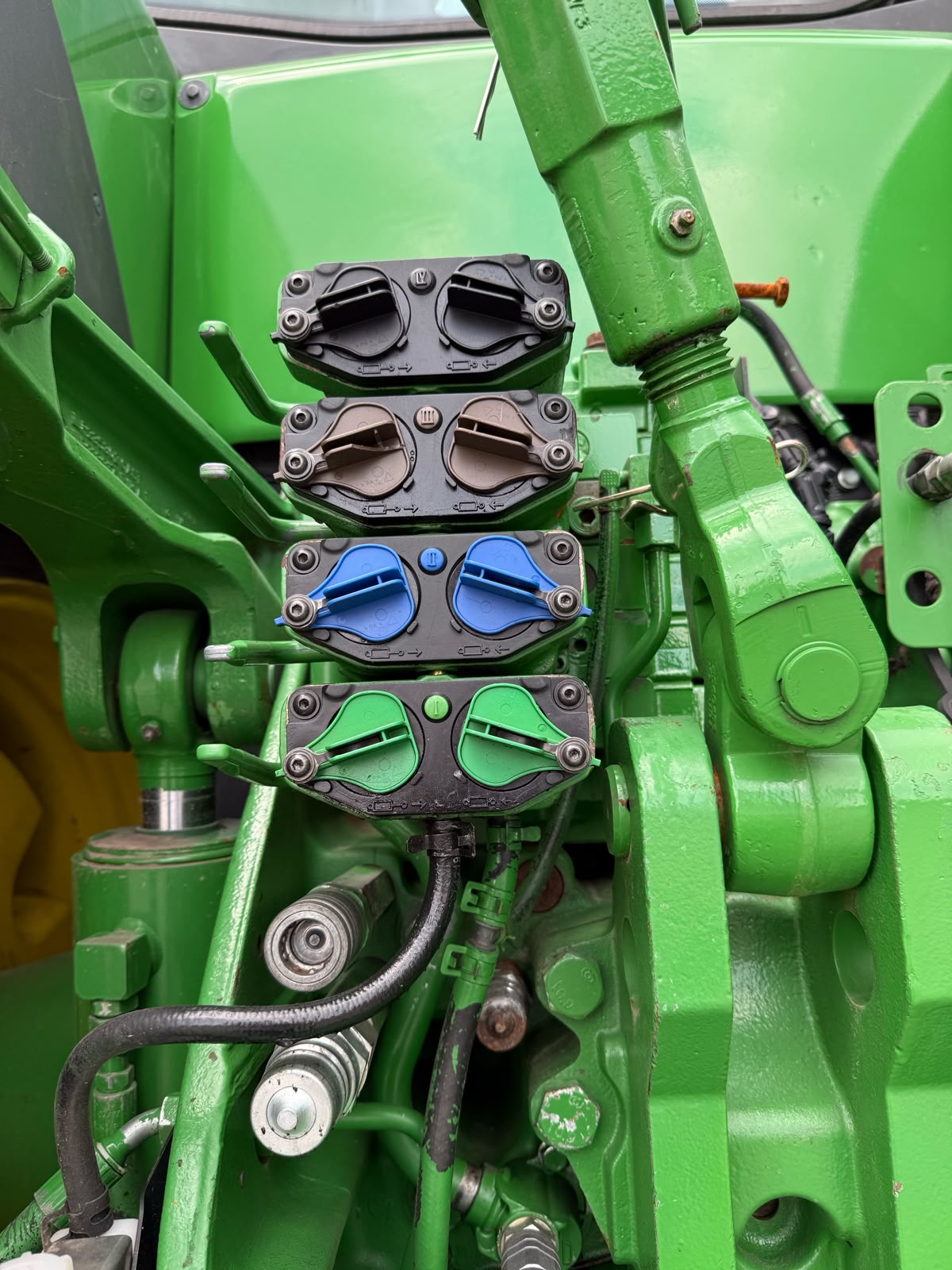 Трактор John Deere - 8335R, 2012