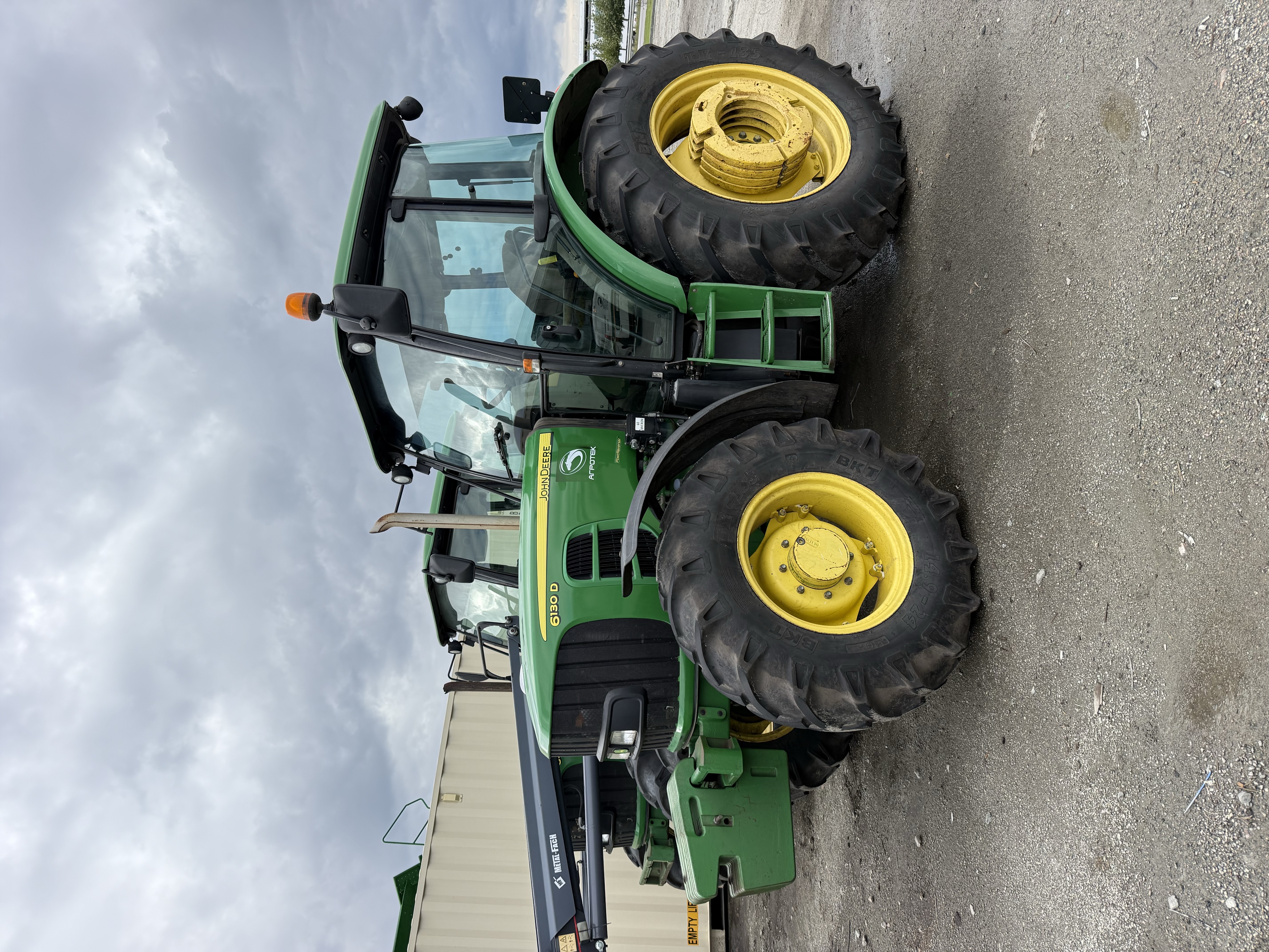 Трактор John Deere - 6130D, 2012