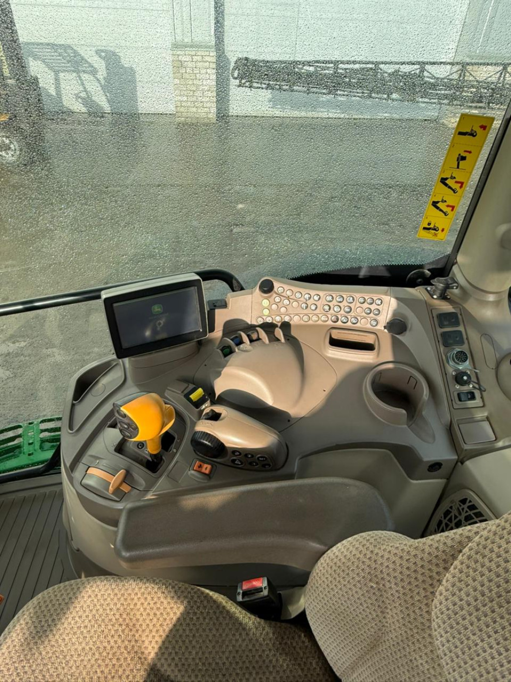 Трактор John Deere - 6215R, 2016