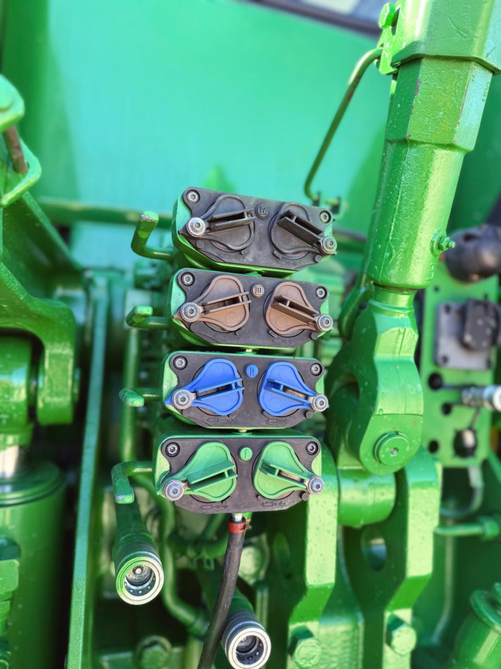 Трактор John Deere - 8310R, 2013
