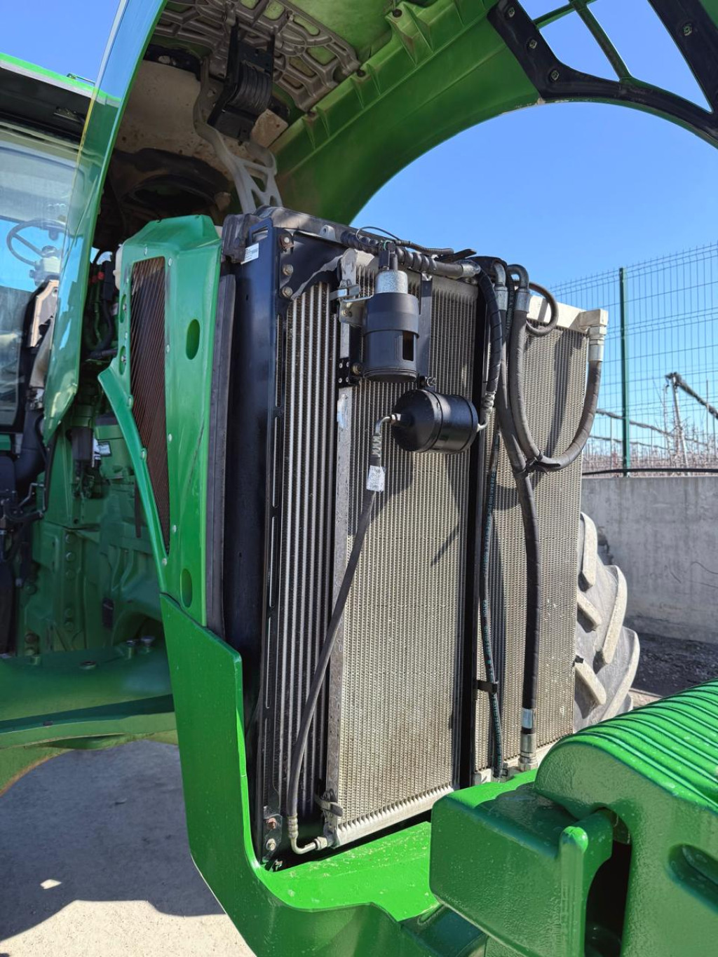 Трактор John Deere - 8310R, 2013
