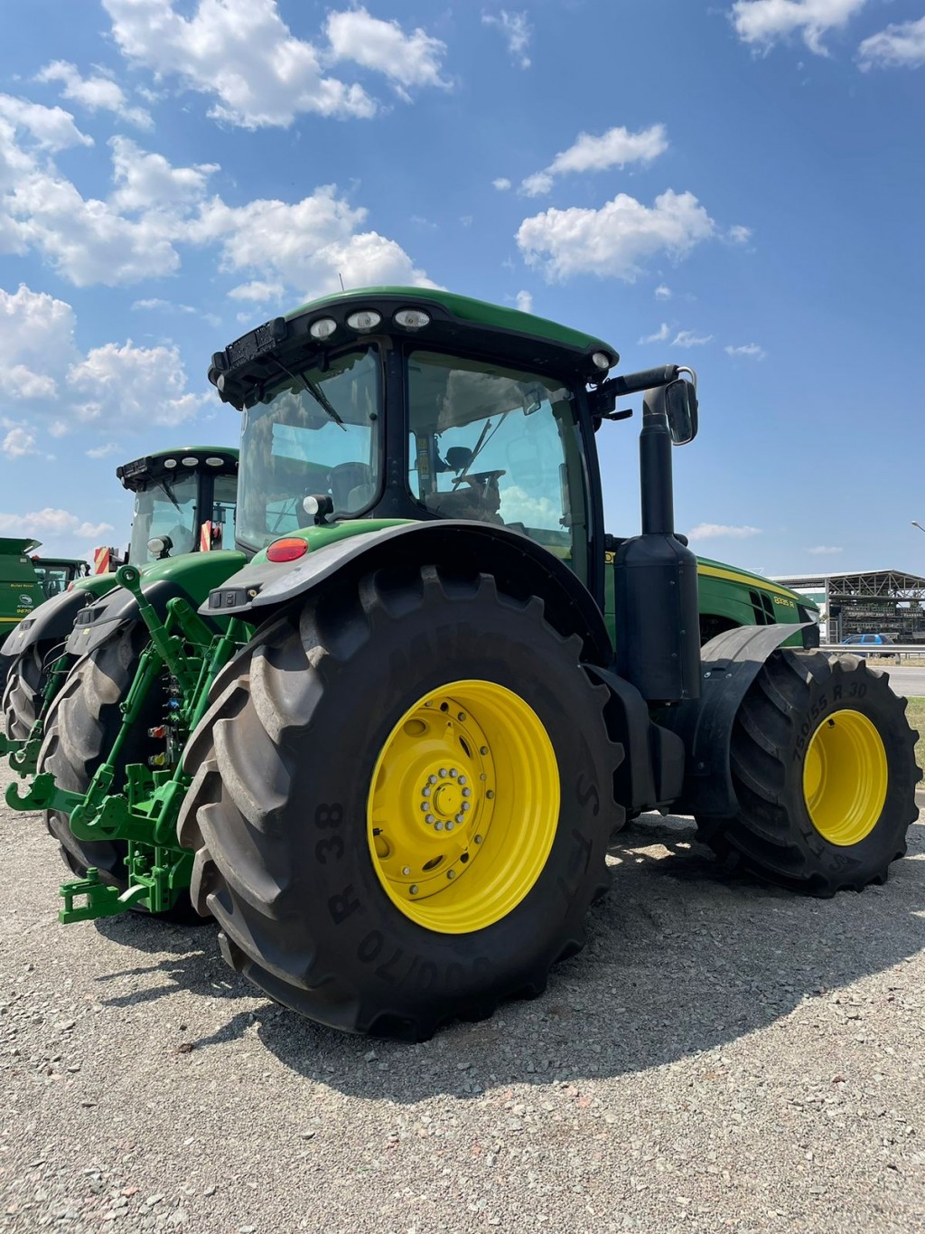 Трактор John Deere - 8335R, 2013